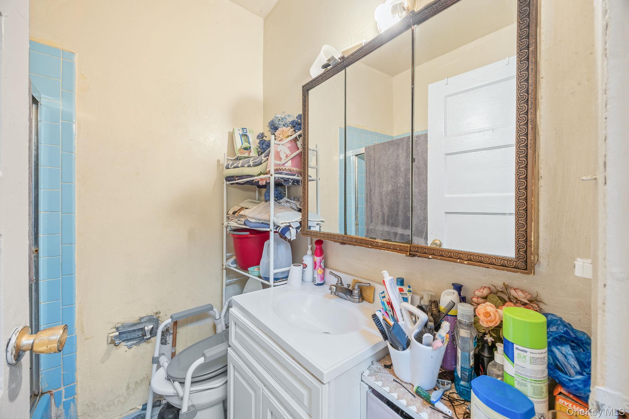 927 E 35th Street Property Photo 15