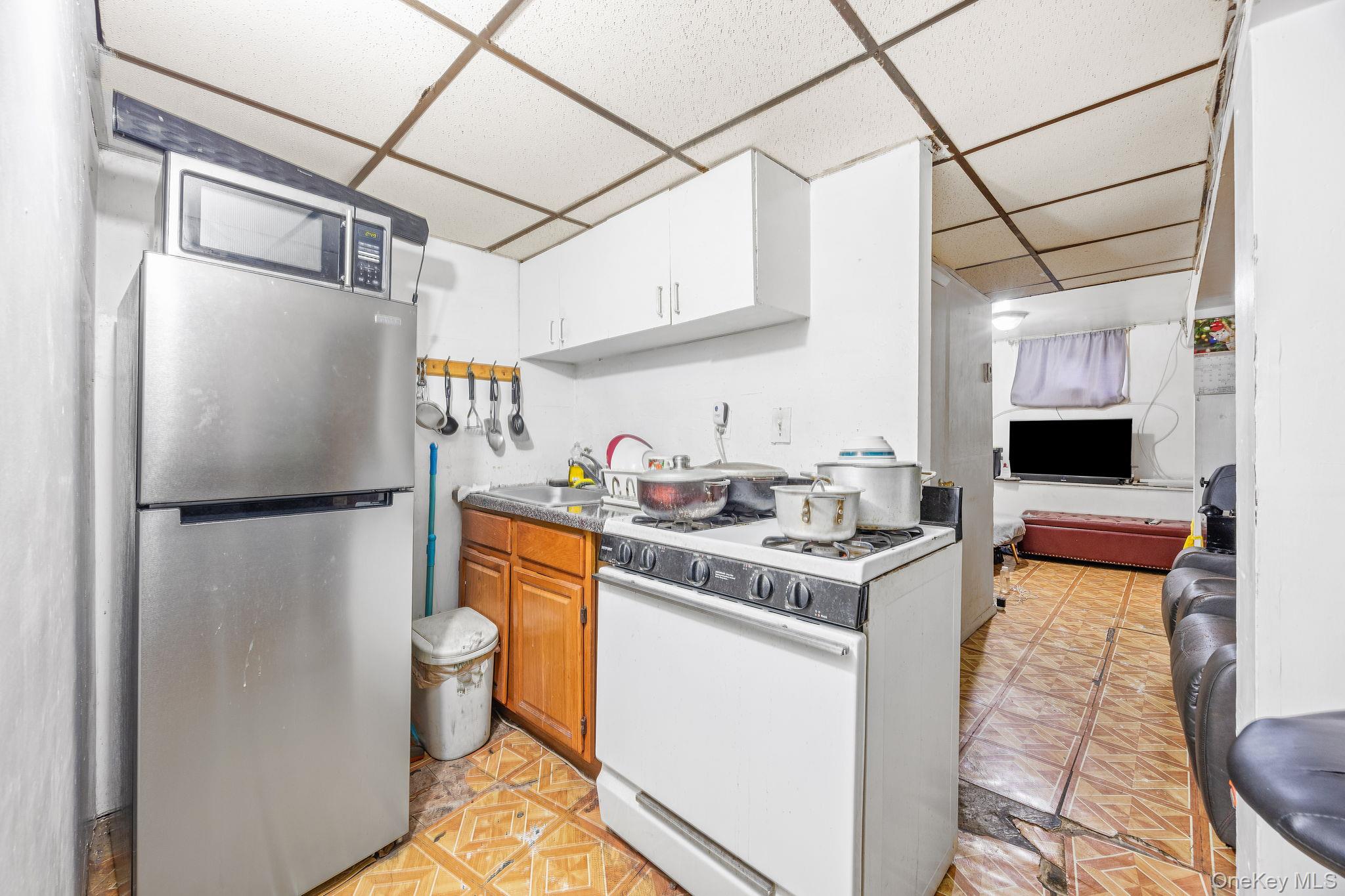 927 E 35th Street Property Photo 18