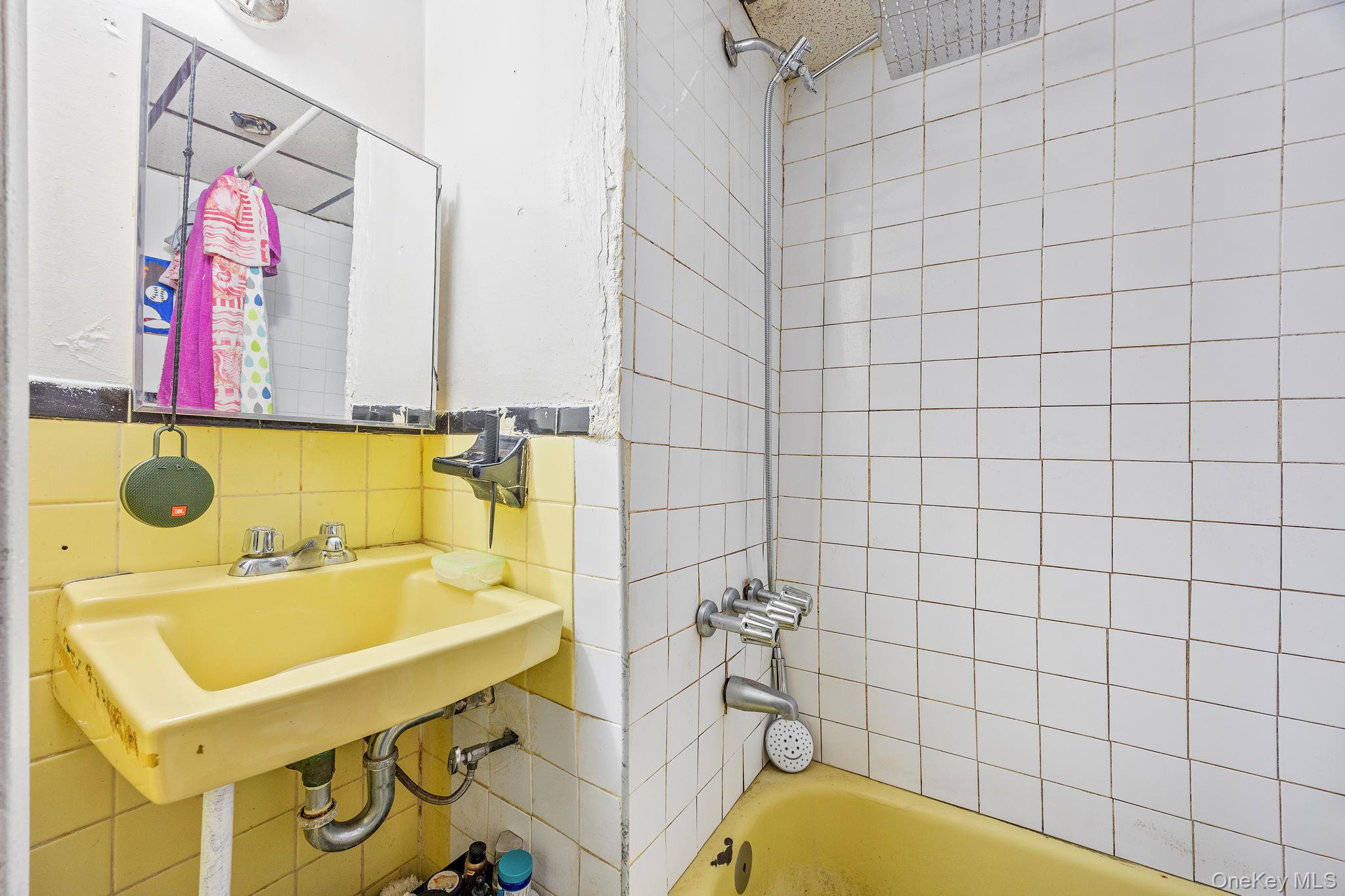 927 E 35th Street Property Photo 19