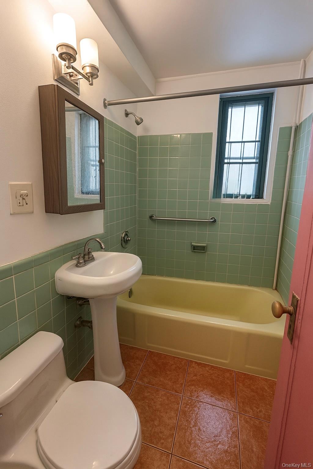 18 Metropolitan Oval 3c Property Photo 2