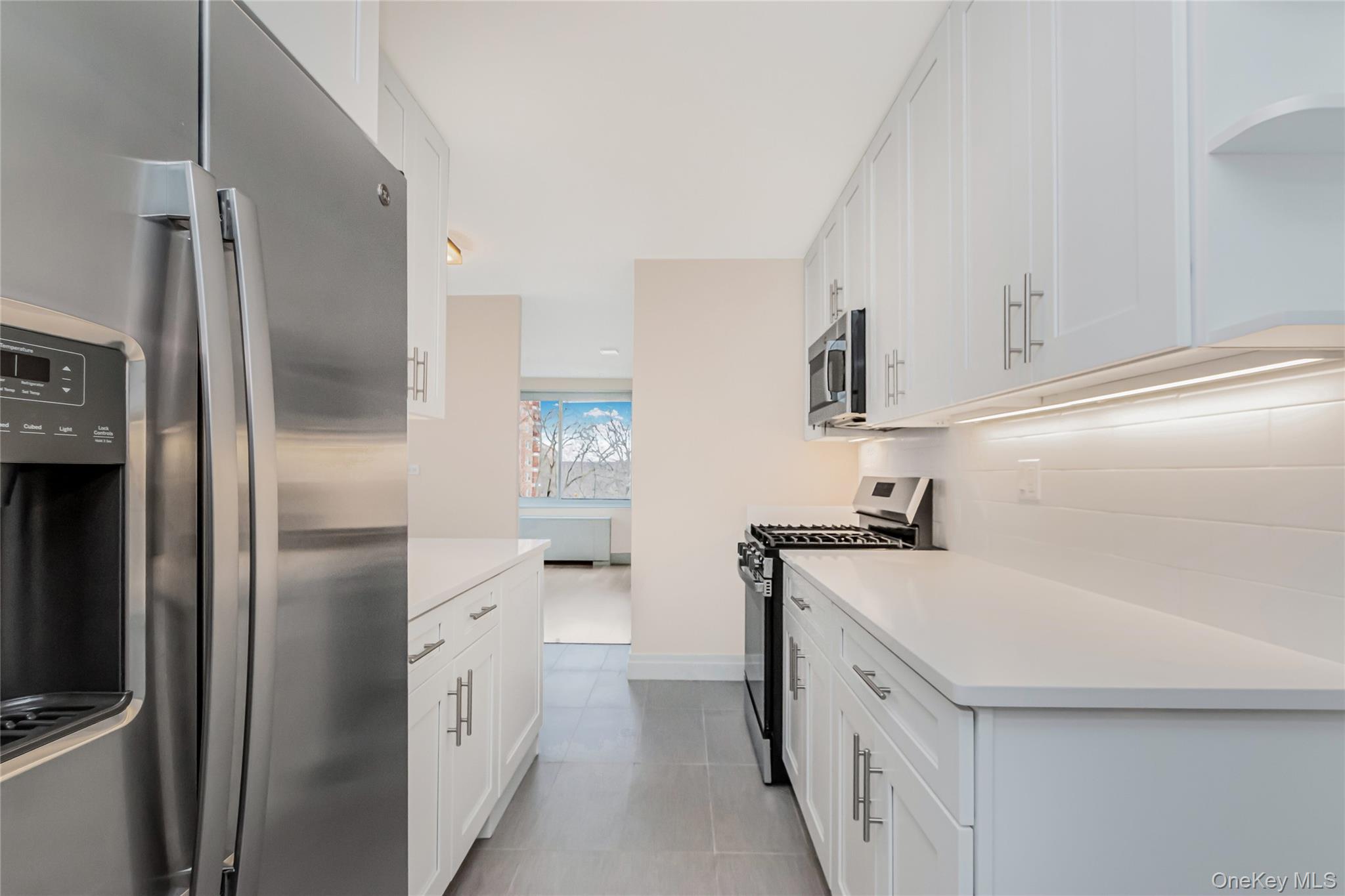 3333 Henry Hudson Parkway 5s Property Photo 6