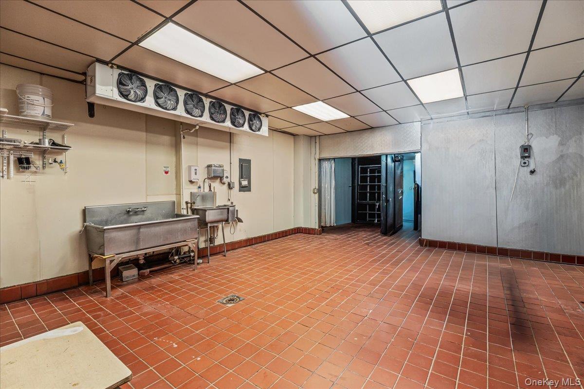 8617 Northern Boulevard First Floor Property Photo 7