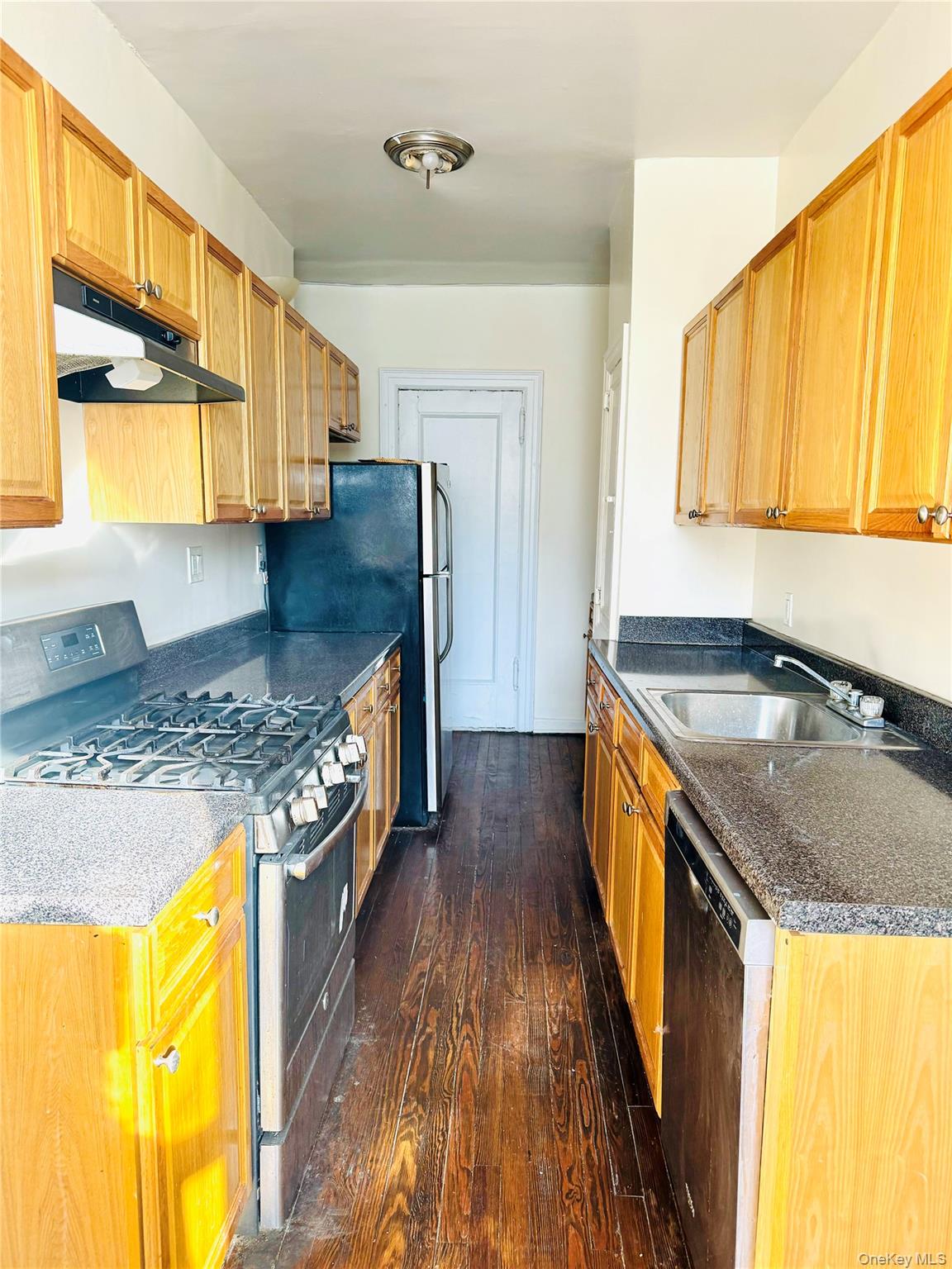 472 Gramatan Avenue Bldg.3, Unit L2 Property Photo 8