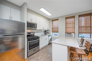 25 W Broadway 204 Property Photo 2