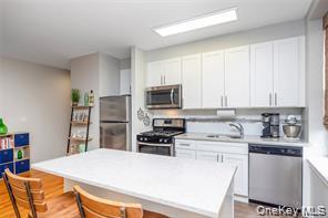 25 W Broadway 204 Property Photo 5
