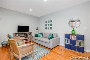 25 W Broadway 204 Property Photo 9