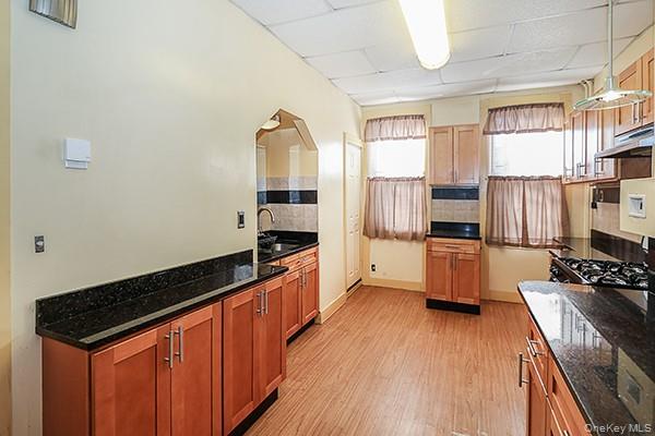 60-64 54th Place Property Photo 6