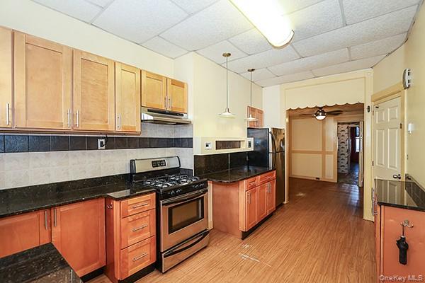 60-64 54th Place Property Photo 7