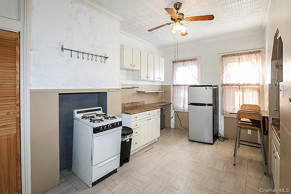 60-64 54th Place Property Photo 17