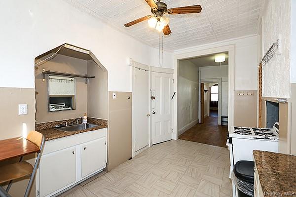 60-64 54th Place Property Photo 18