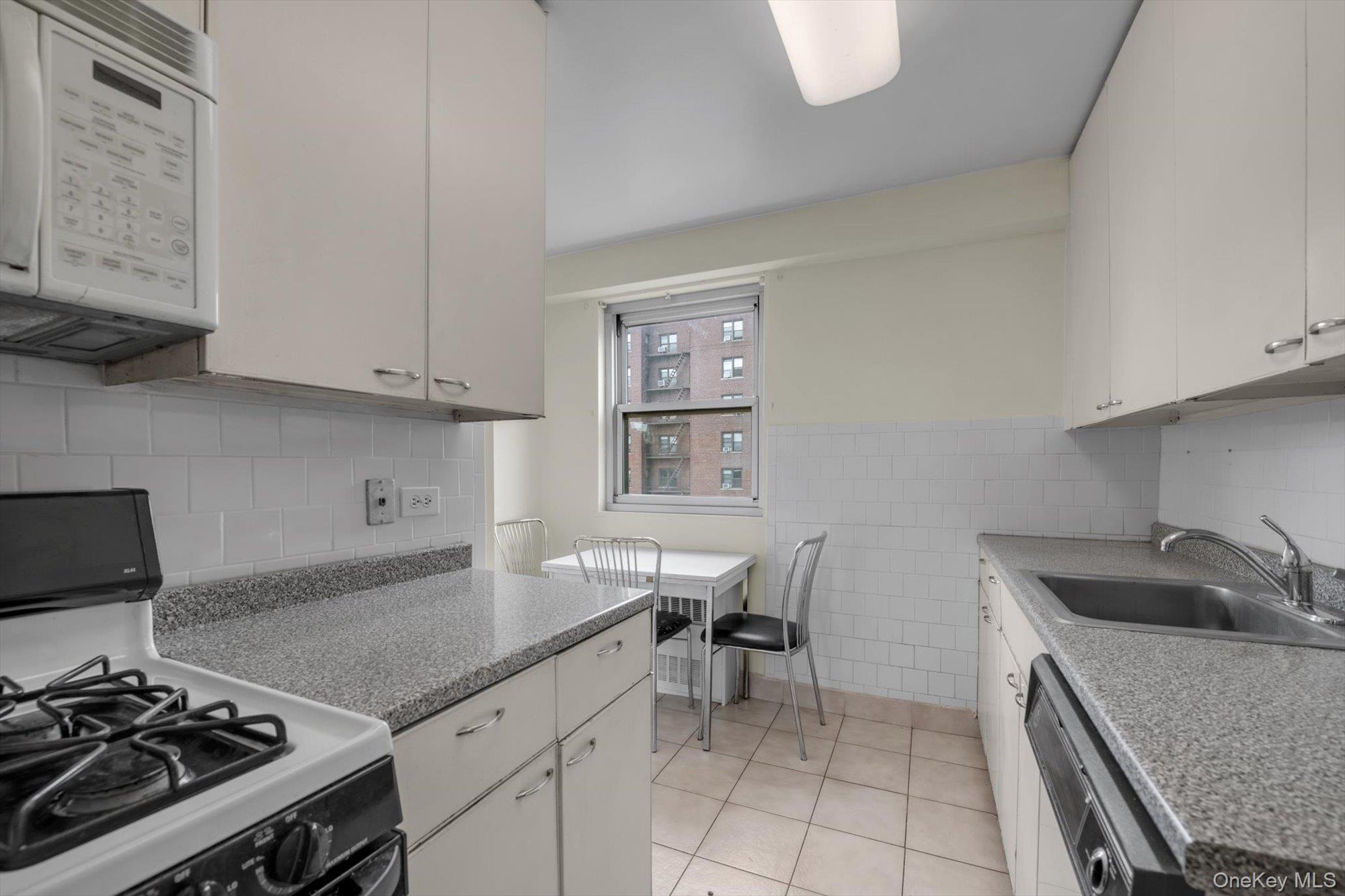 110-11 Queens Boulevard 3c Property Photo 11
