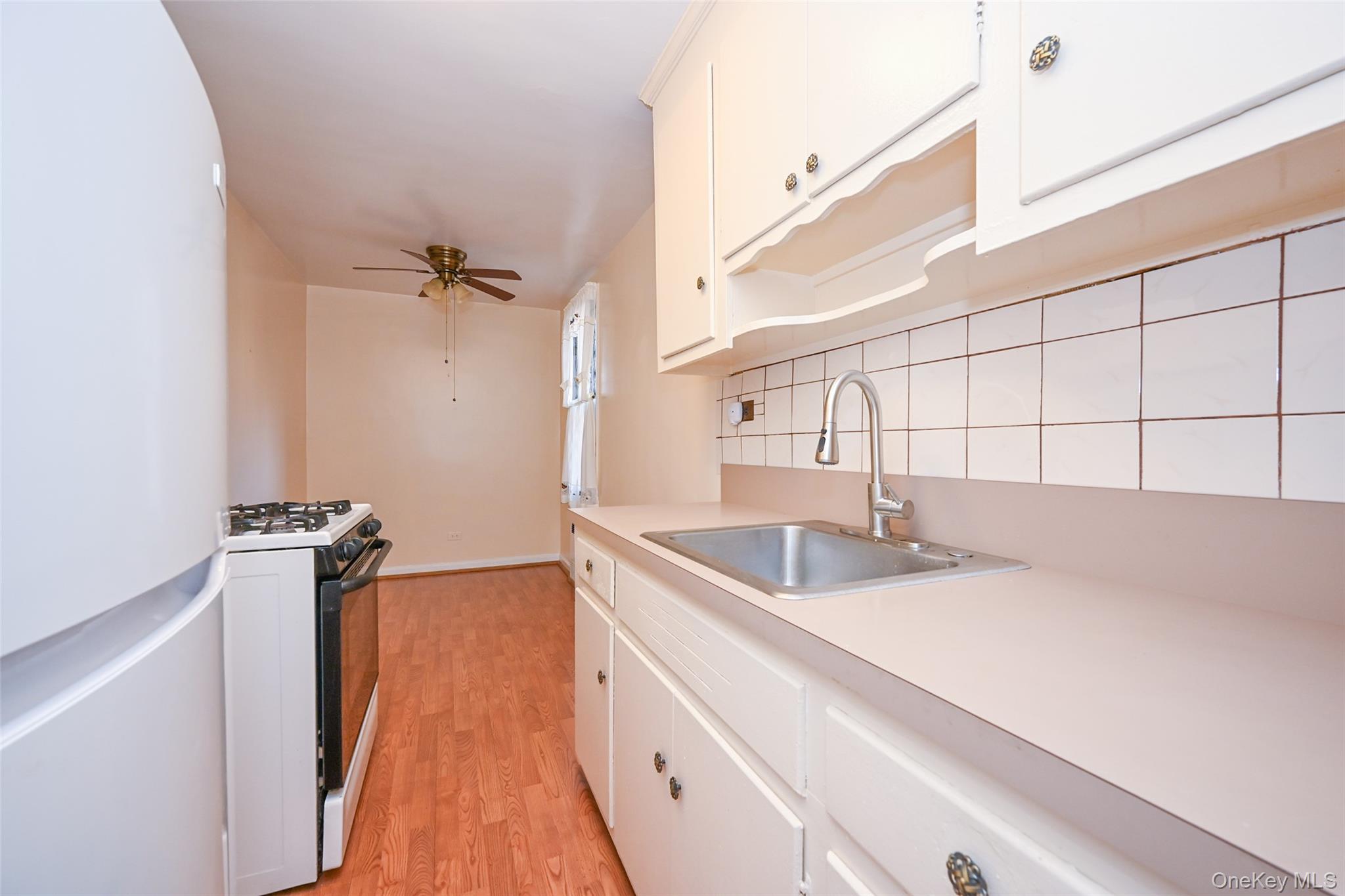 33-26 92 Street 4X Property Photo 1