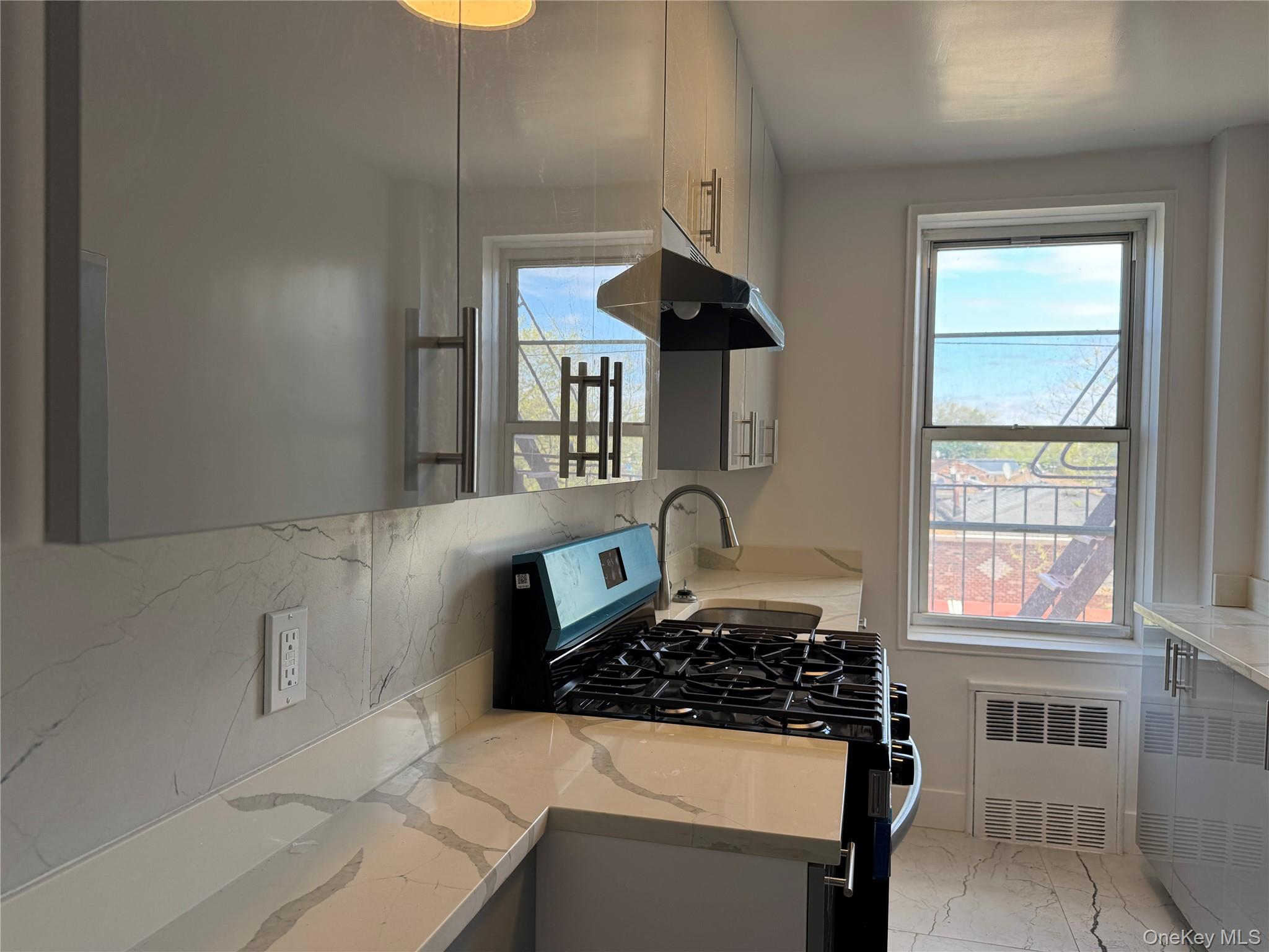 222-89 Braddock Avenue 3-e Property Photo 7