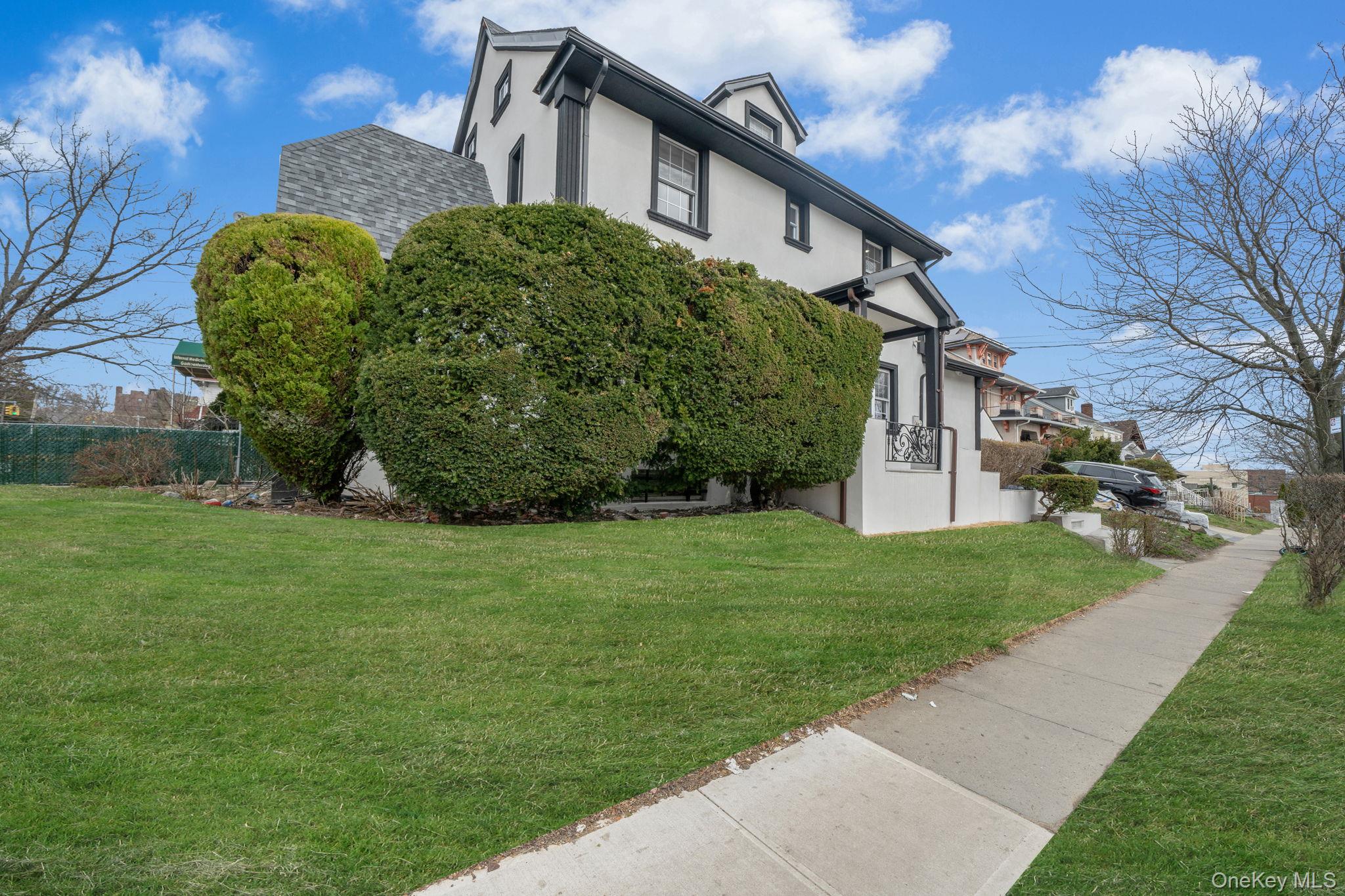 8703 168th Place Property Photo 2