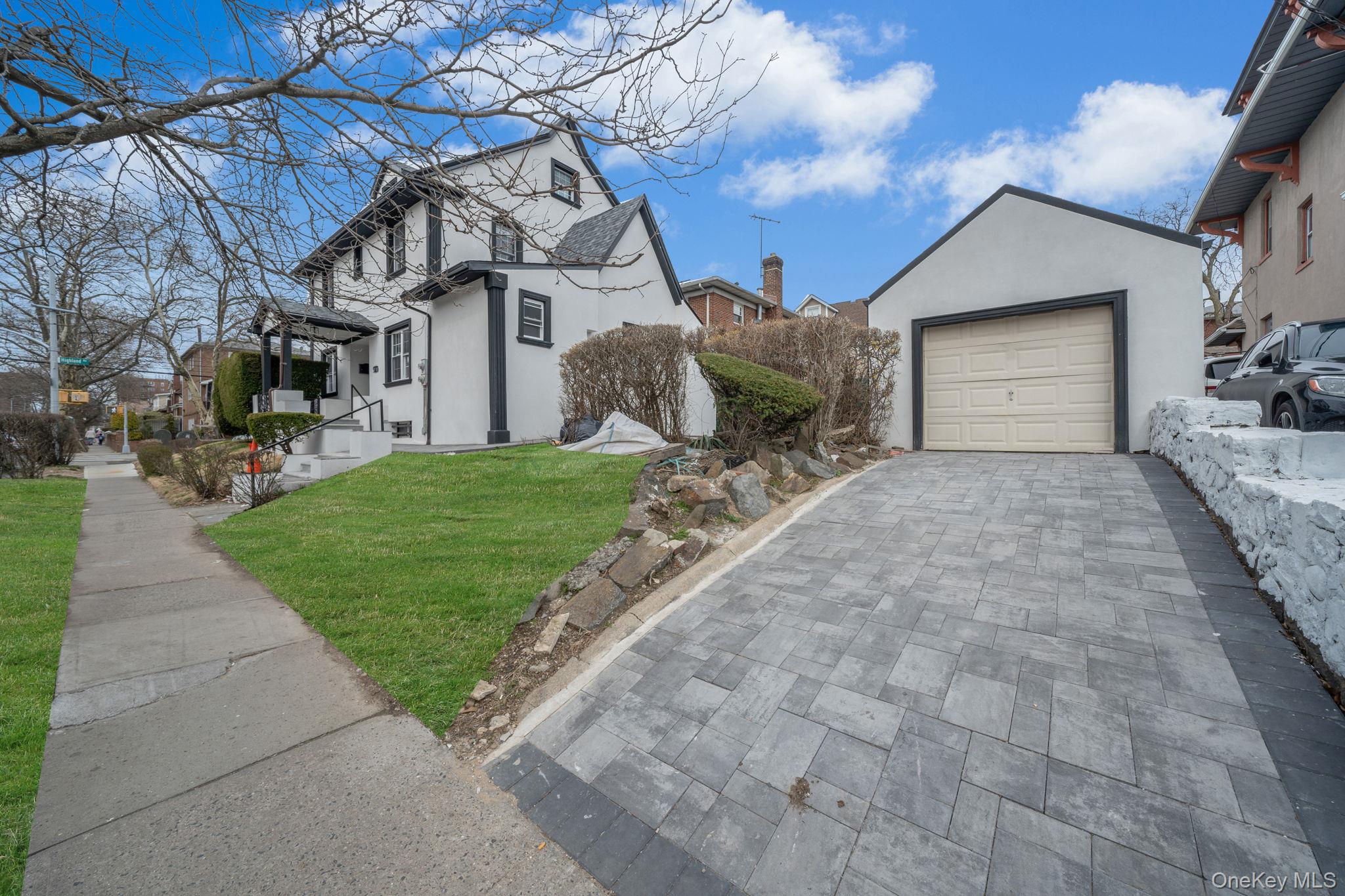 8703 168th Place Property Photo 4