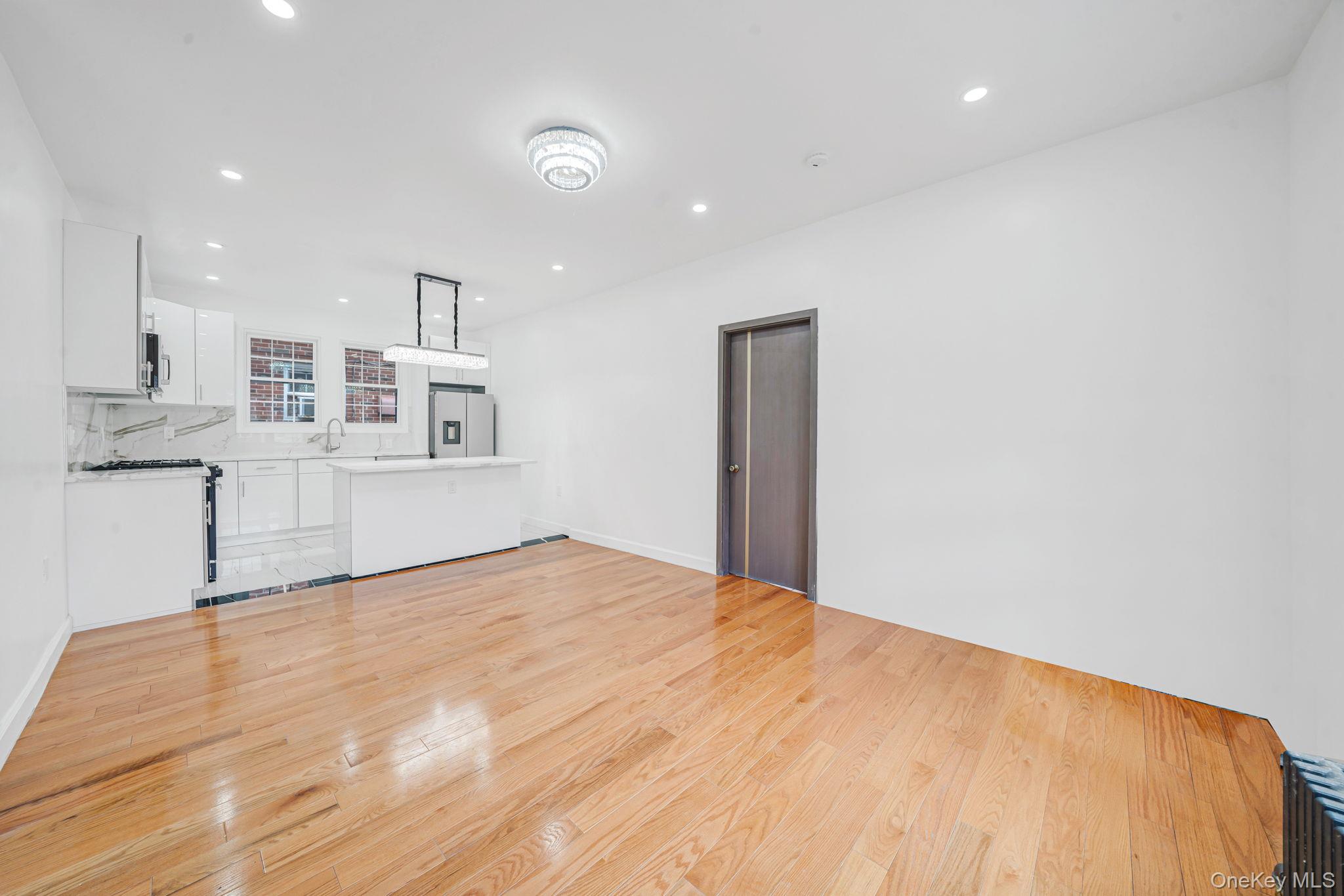 8703 168th Place Property Photo 5
