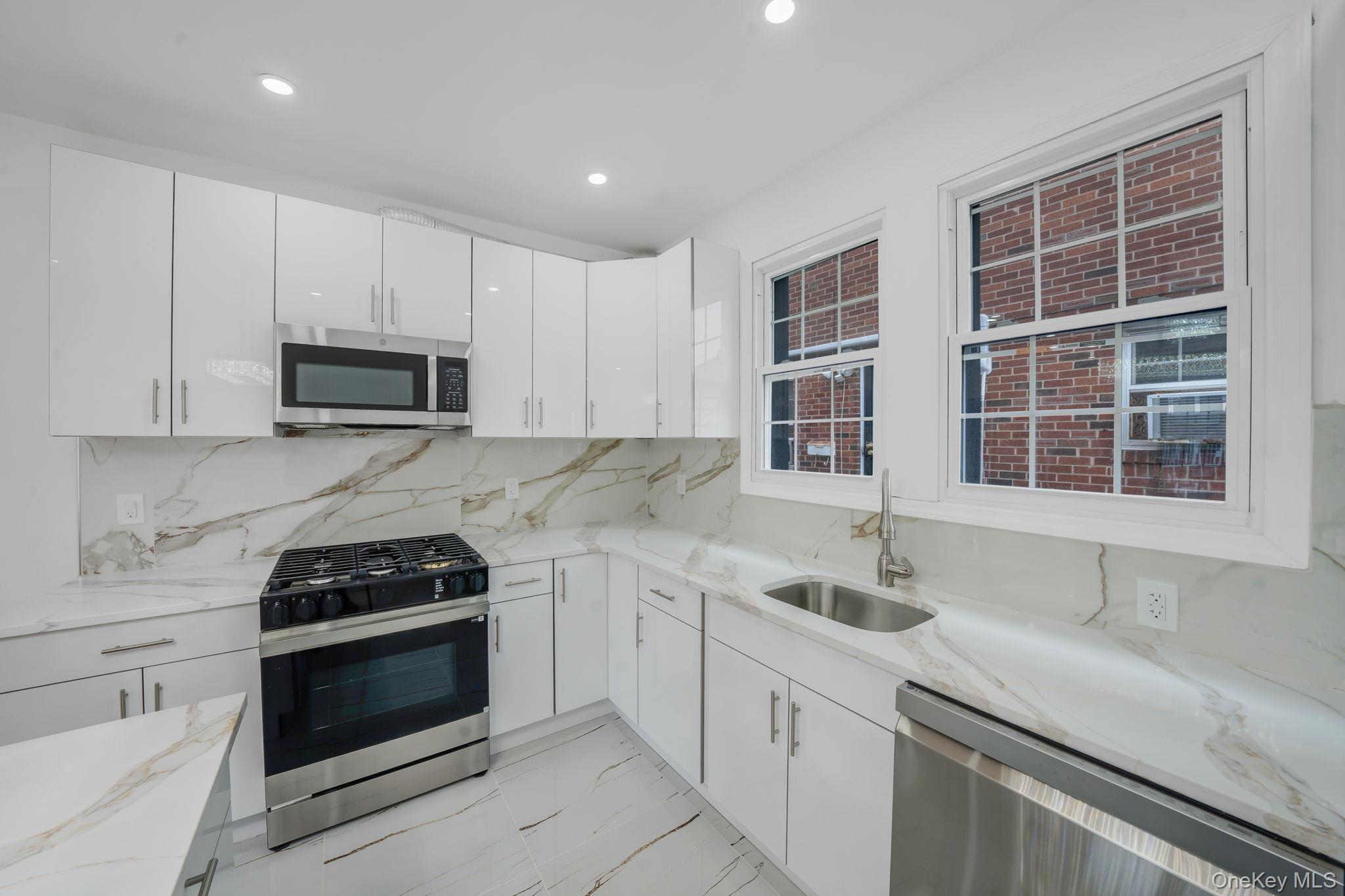 8703 168th Place Property Photo 9