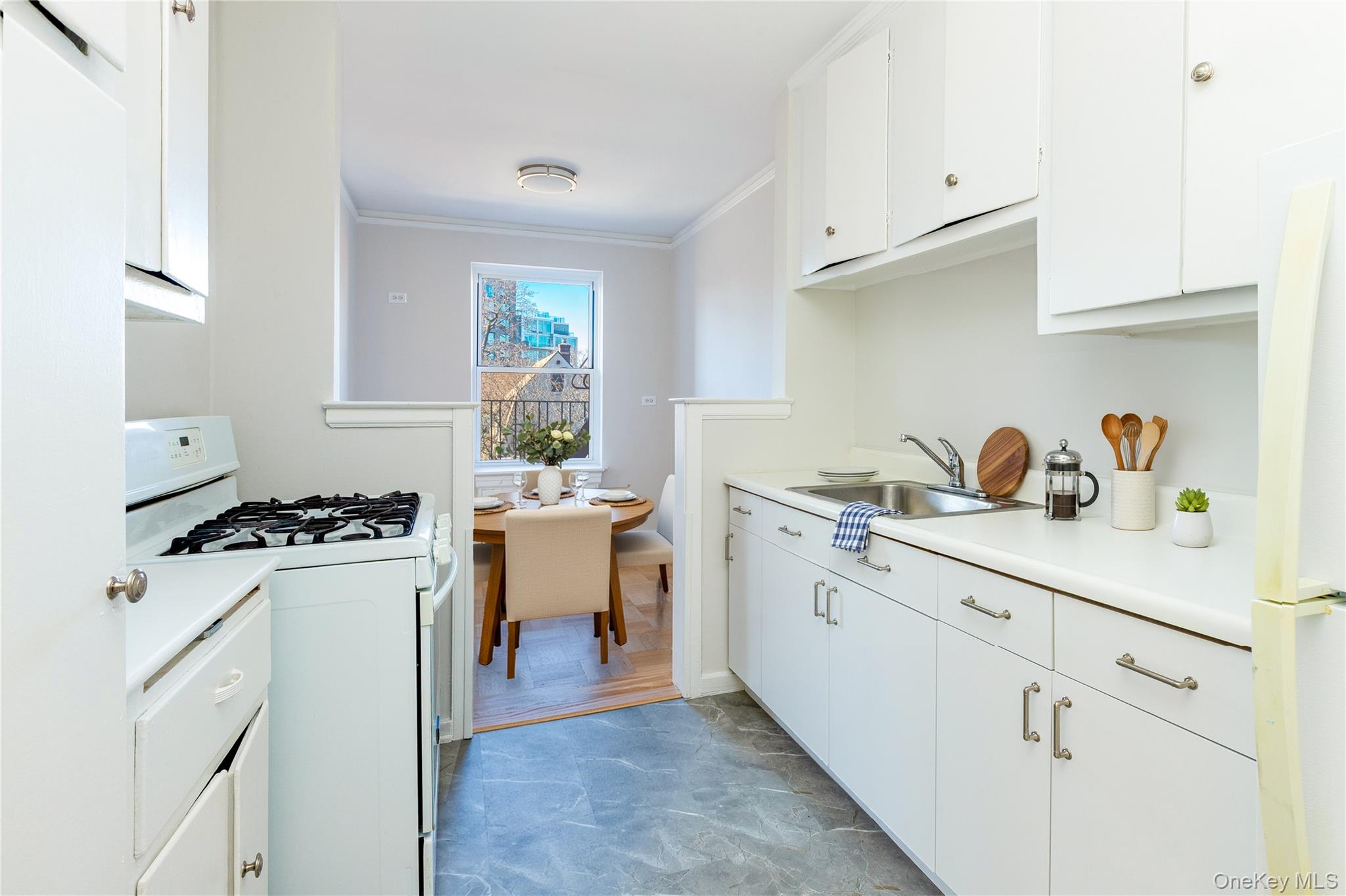 474 W 238th Street 4i Property Photo 4
