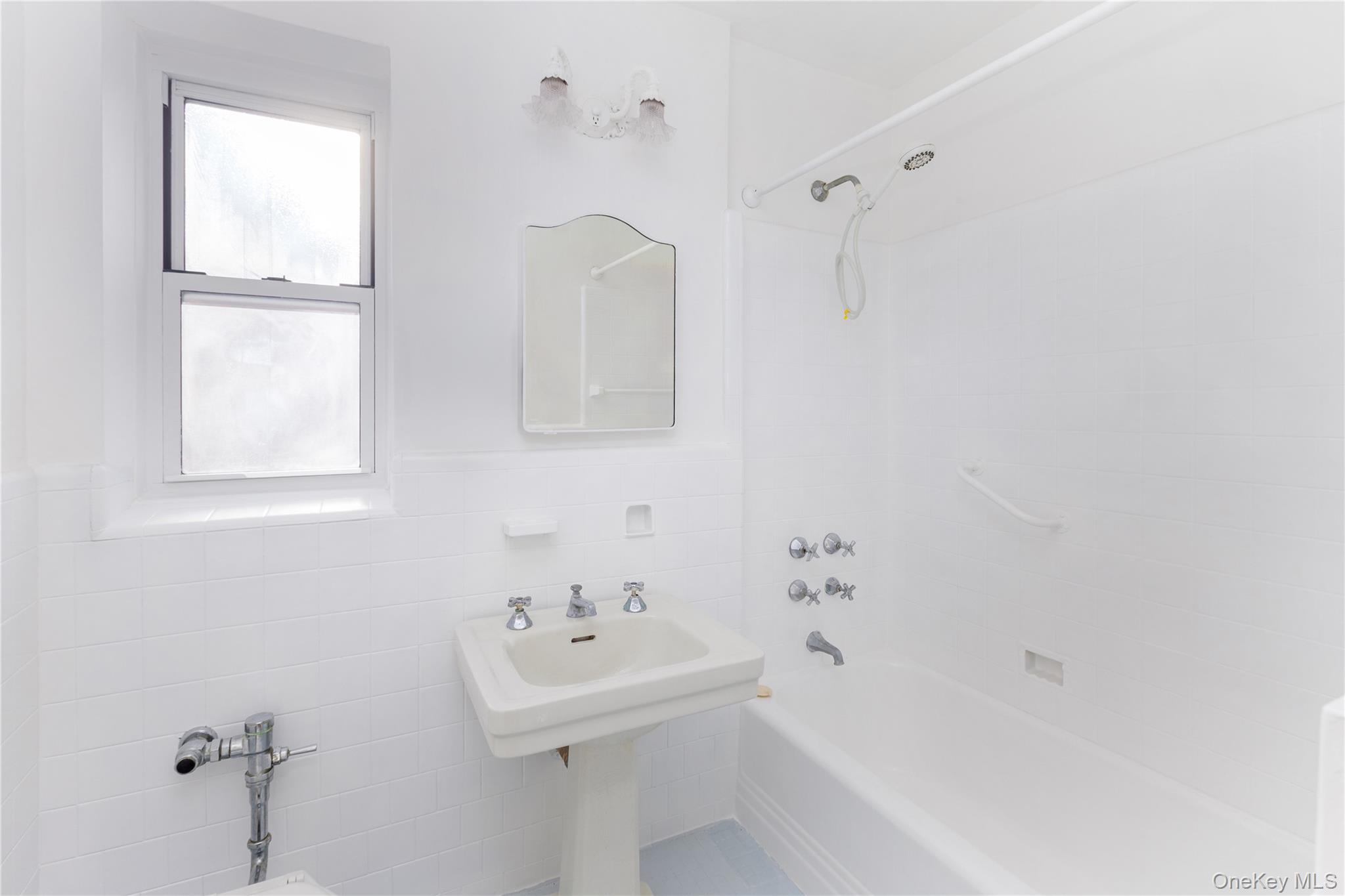 474 W 238th Street 4i Property Photo 6