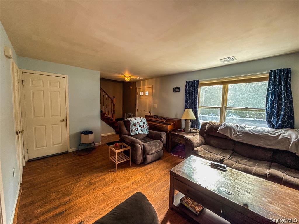 33 Muntz Lane Property Photo 4