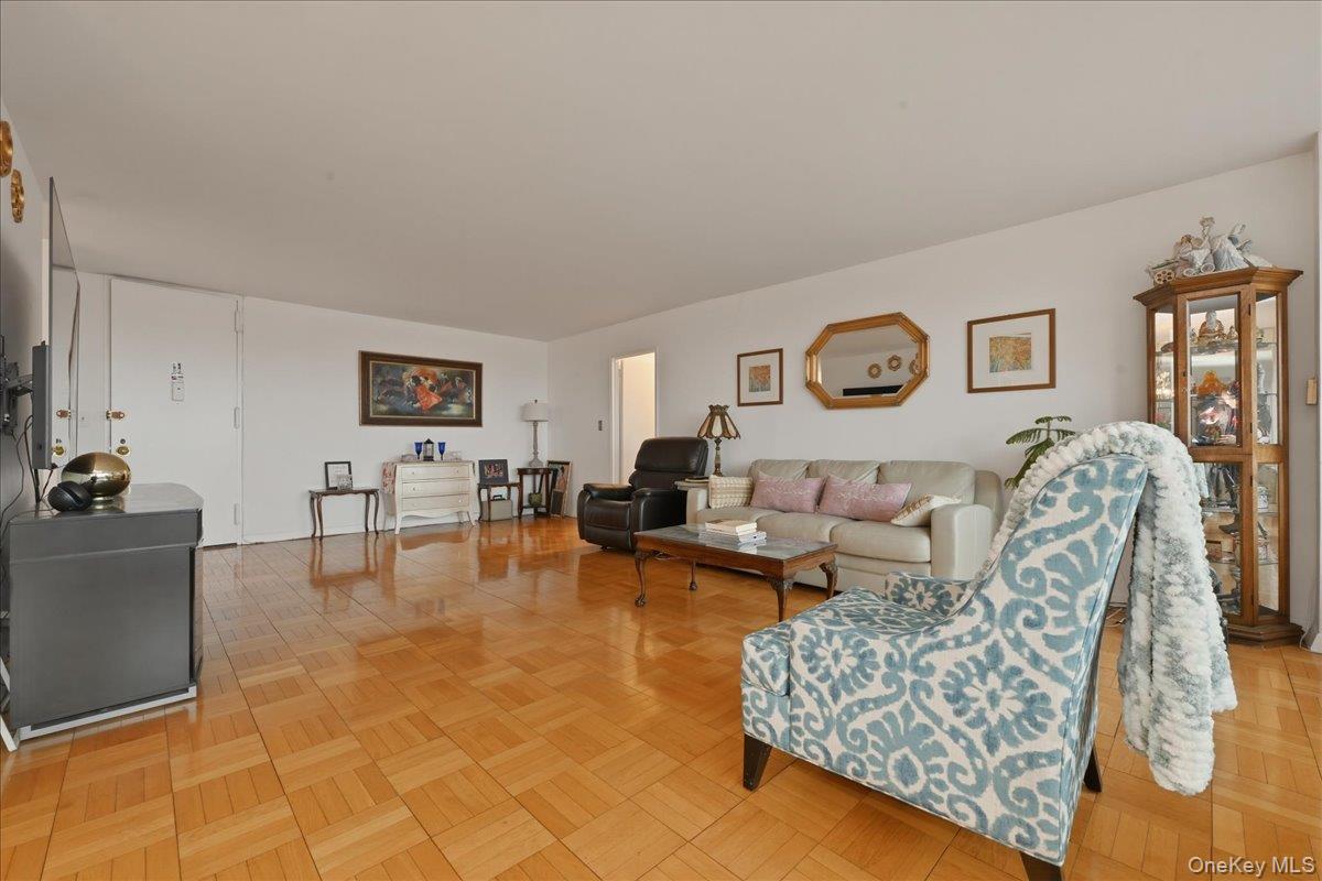166-25 Powells Cove Boulevard 18g Property Photo 6