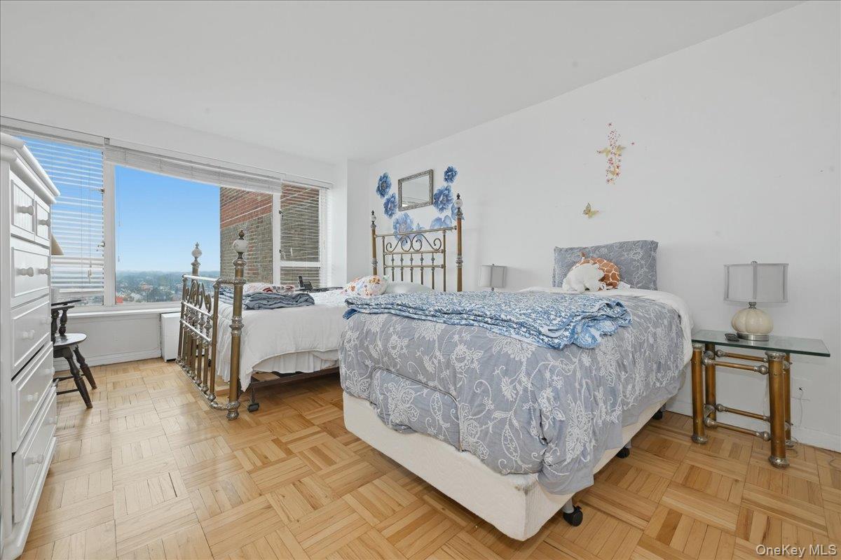 166-25 Powells Cove Boulevard 18g Property Photo 12