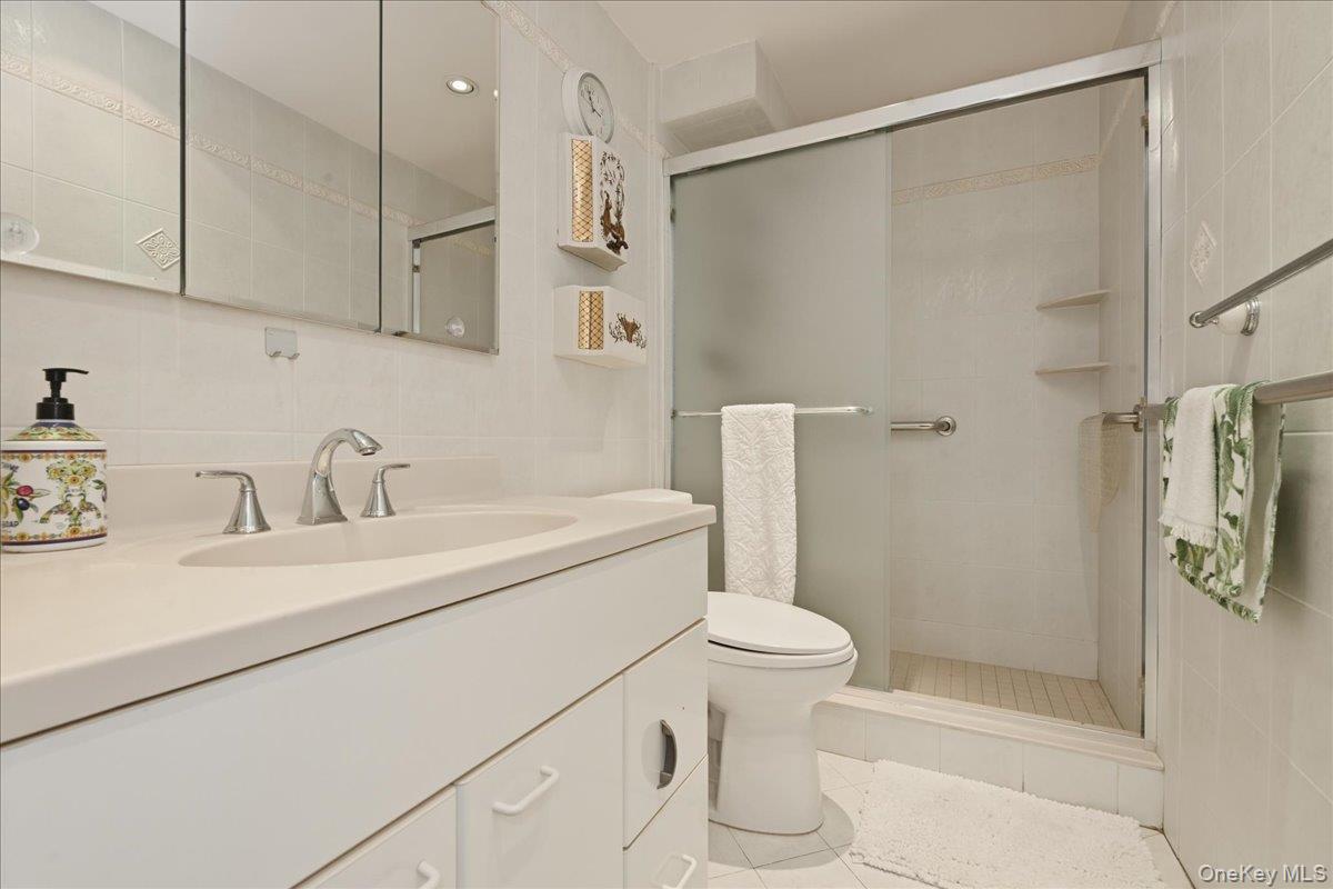 166-25 Powells Cove Boulevard 18g Property Photo 16