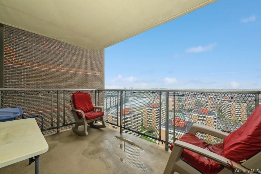 166-25 Powells Cove Boulevard 18g Property Photo 17