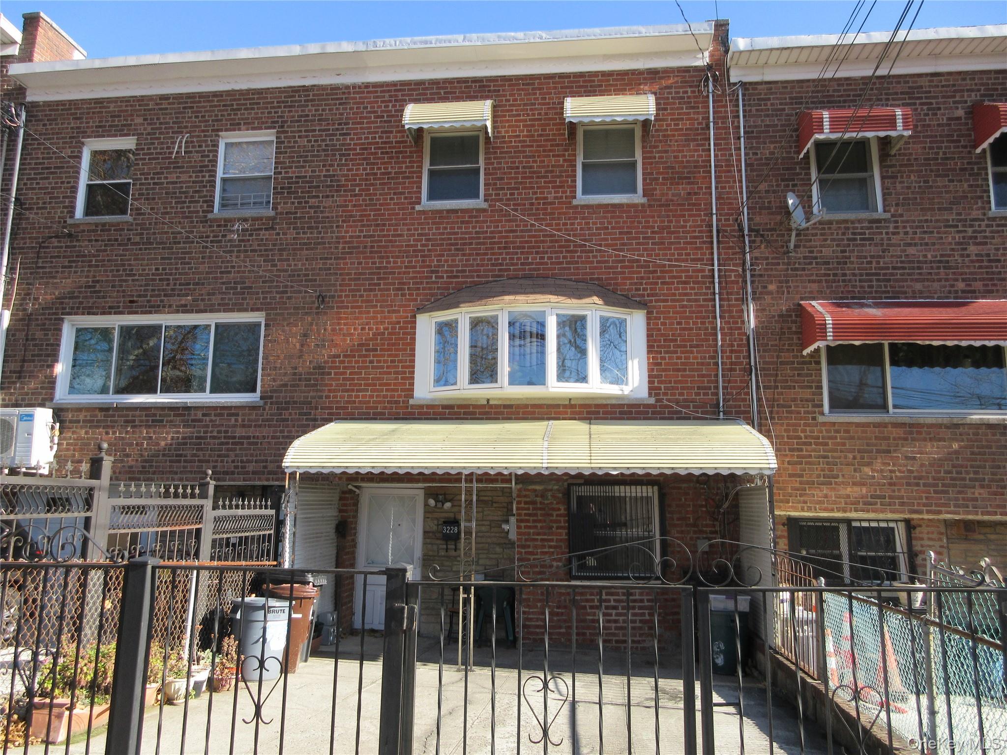 3228 Tenbroeck Avenue Property Photo 1
