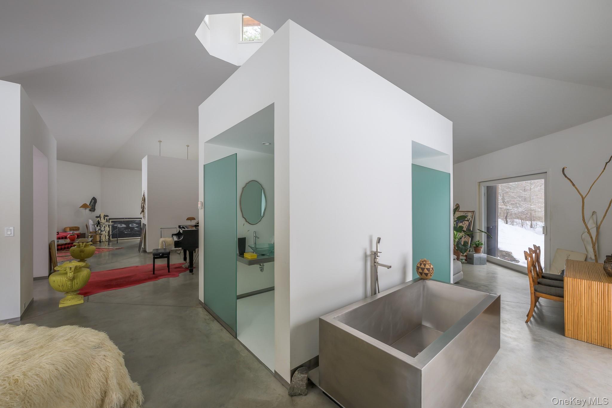 401 Collins Street Property Photo 13