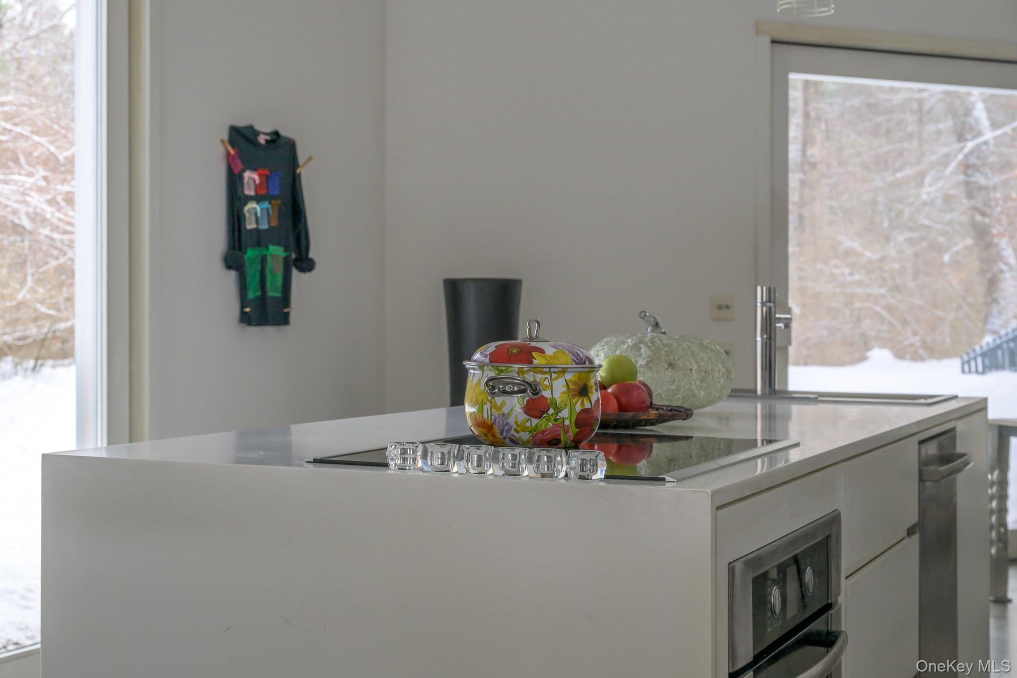 401 Collins Street Property Photo 18
