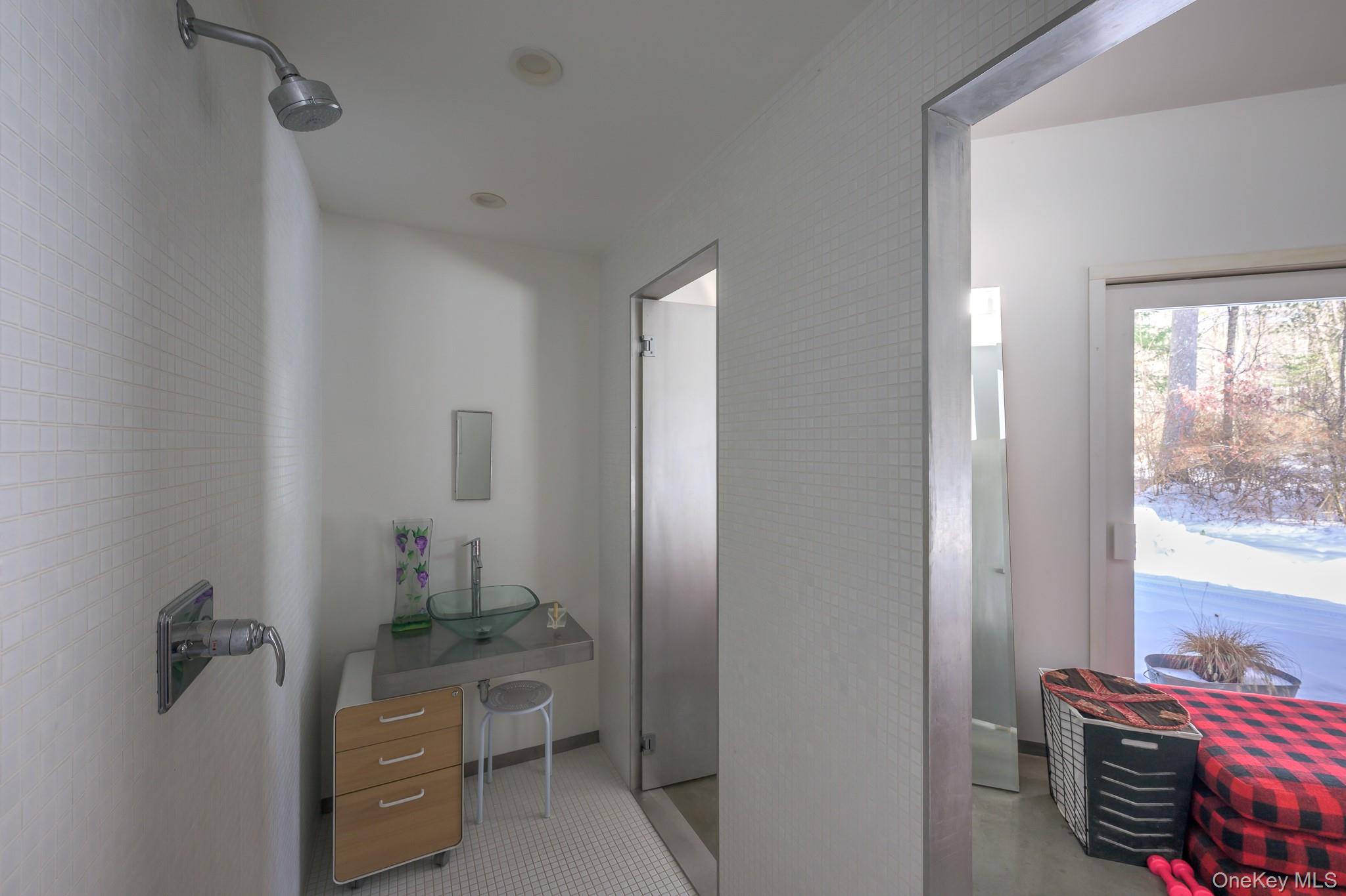 401 Collins Street Property Photo 20