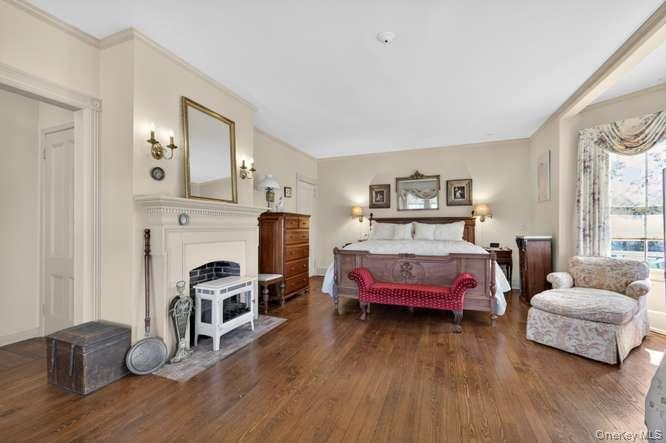 35 S Penataquit Avenue Property Photo 19