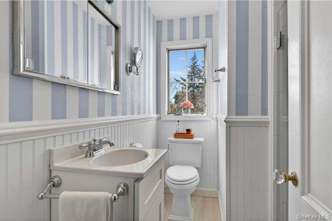 35 S Penataquit Avenue Property Photo 21