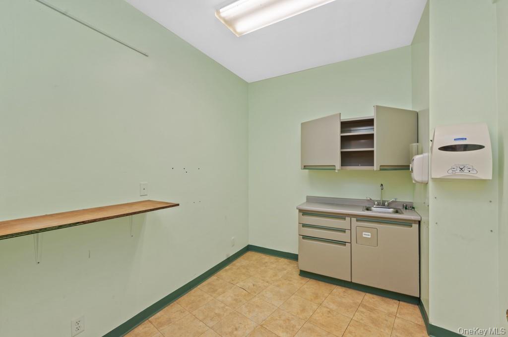 200 S Broadway 2-1 Bldg 2 Property Photo 7