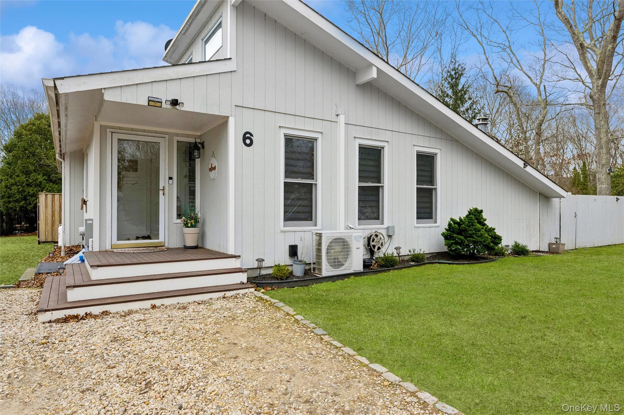 6 Montauk Boulevard Property Photo 1