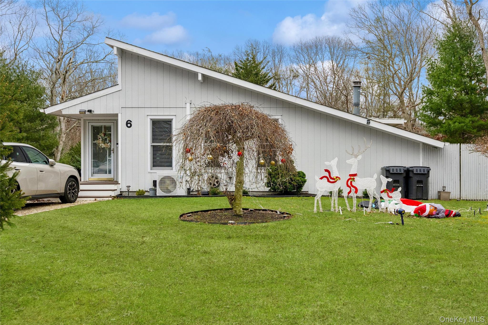 6 Montauk Boulevard Property Photo 2