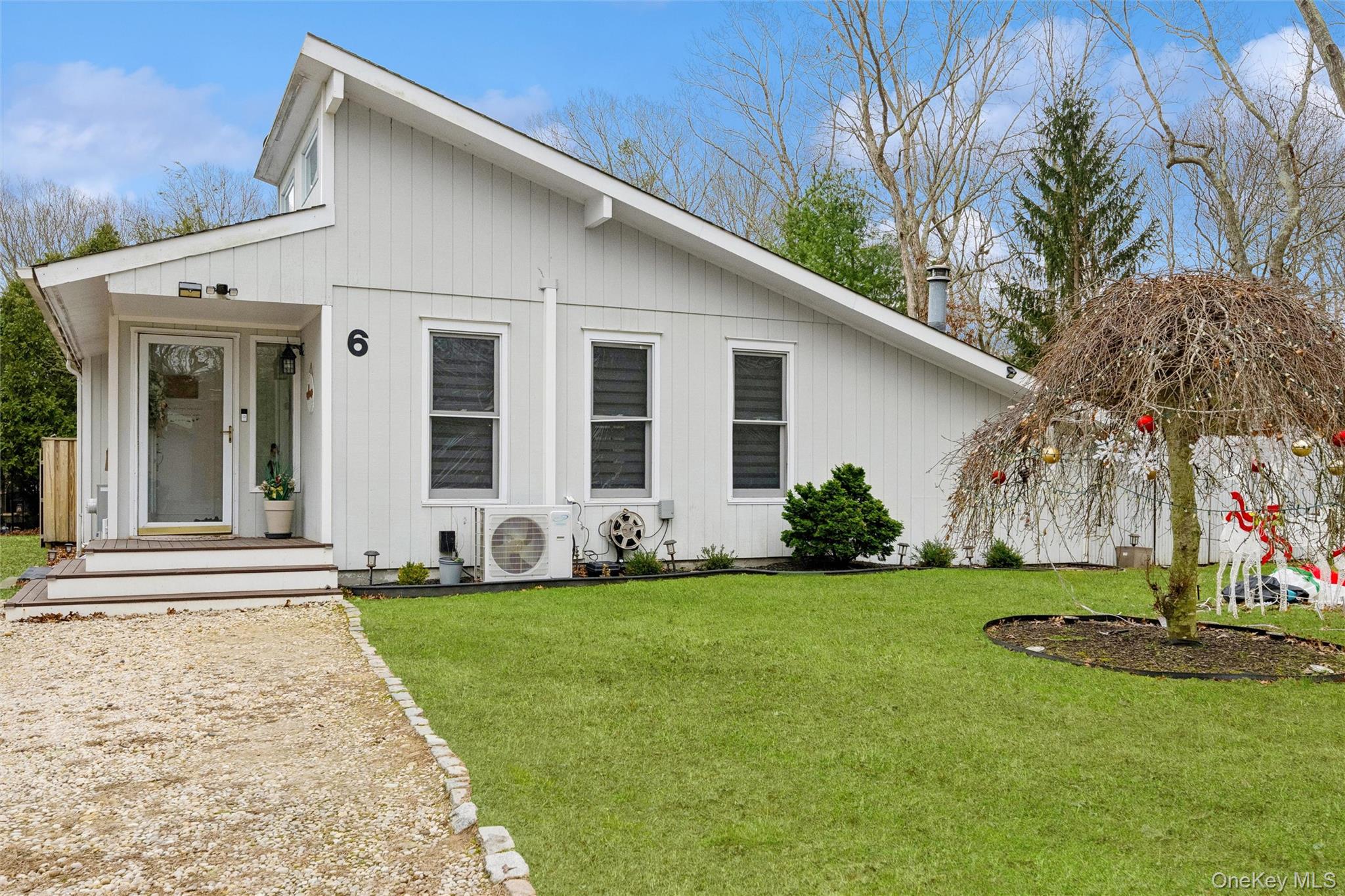 6 Montauk Boulevard Property Photo 3