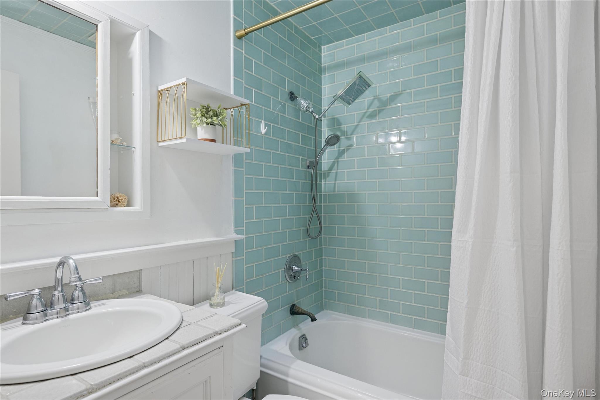 6 Montauk Boulevard Property Photo 16