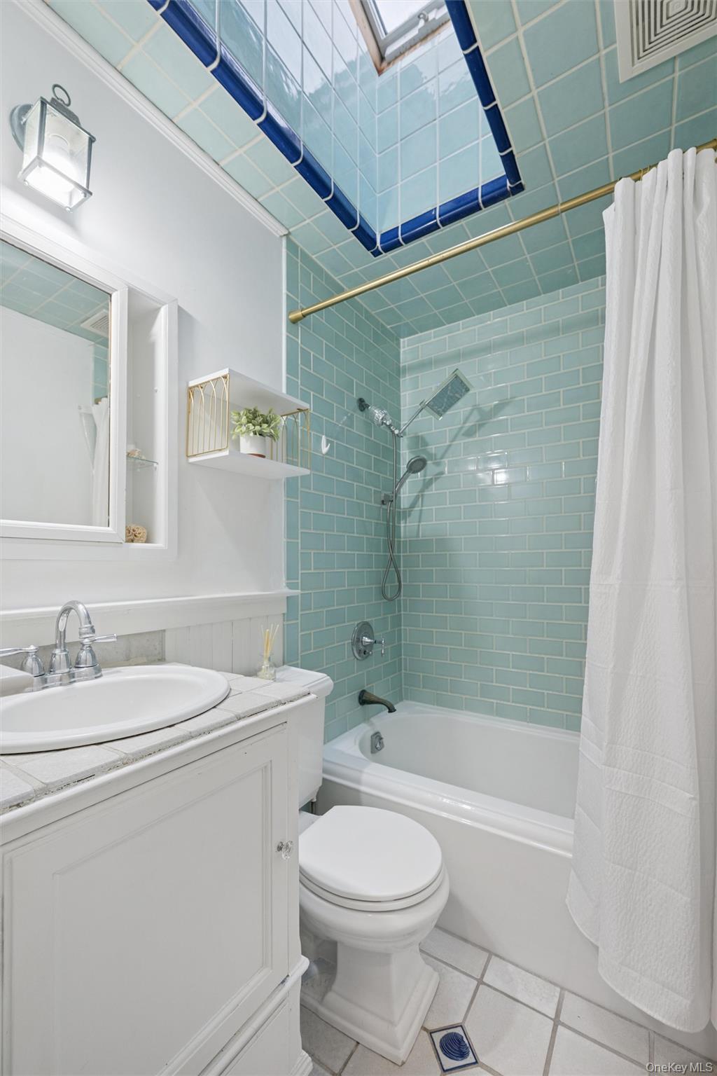 6 Montauk Boulevard Property Photo 17