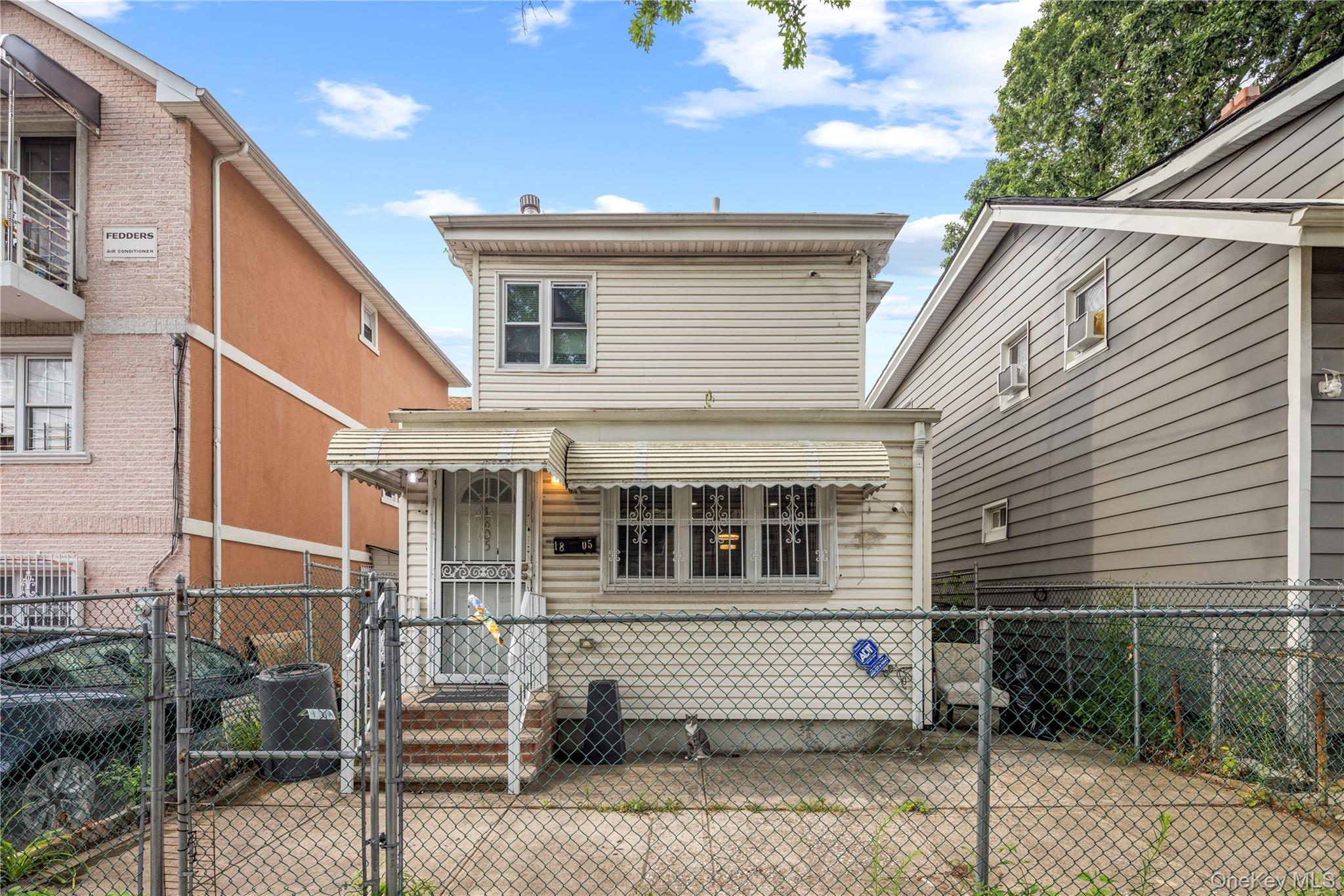 1805 Lacombe Avenue Property Photo 1