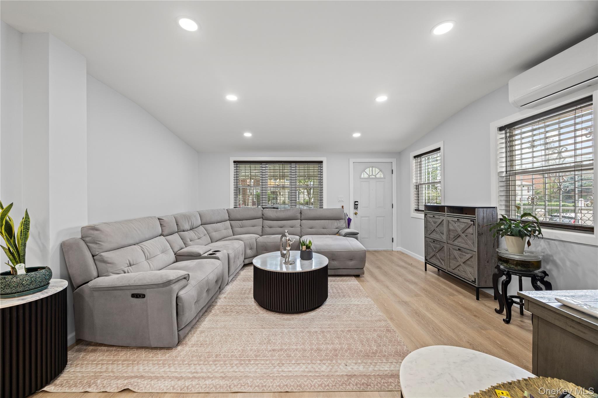 1805 Lacombe Avenue Property Photo 3