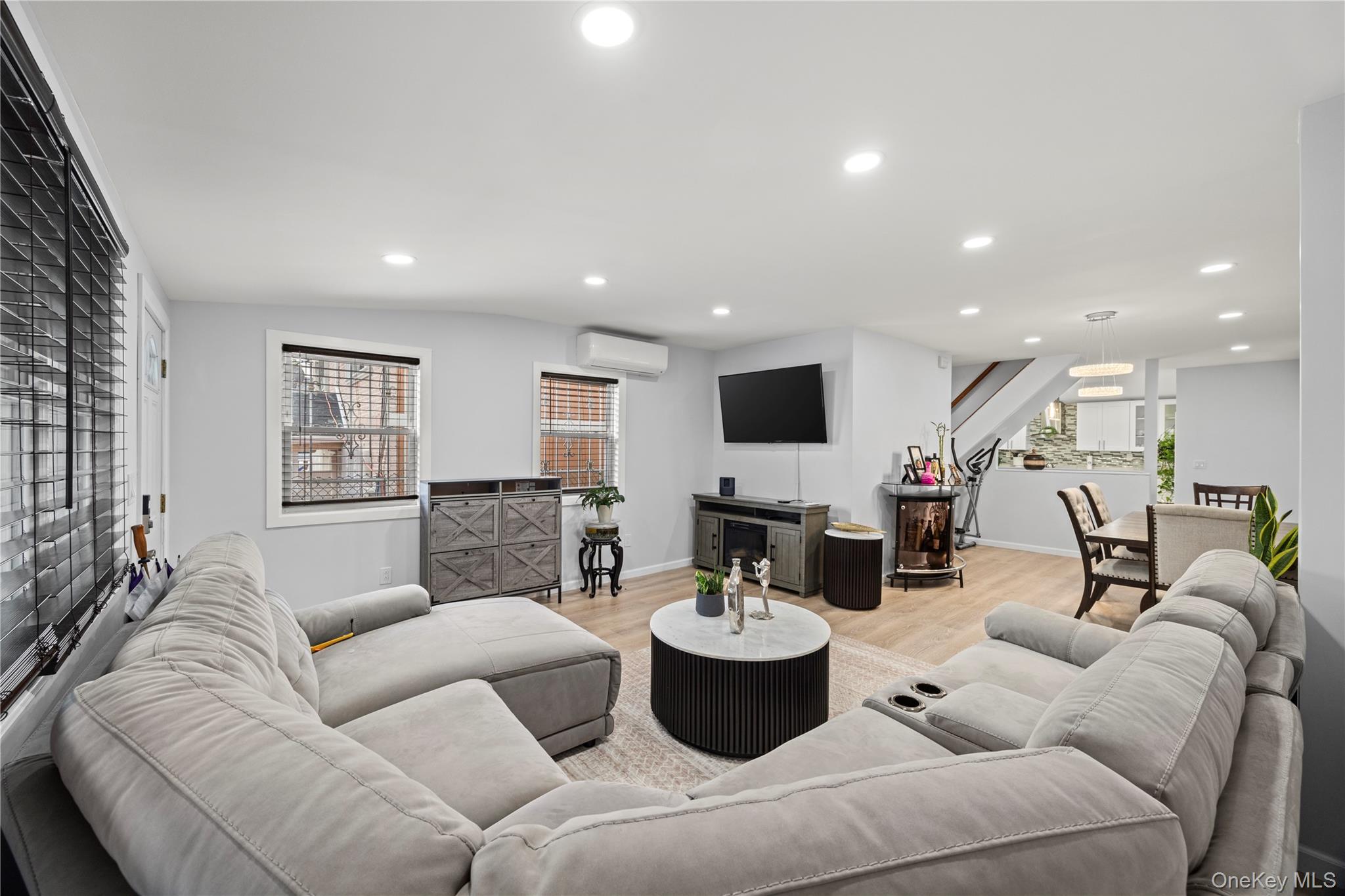 1805 Lacombe Avenue Property Photo 4