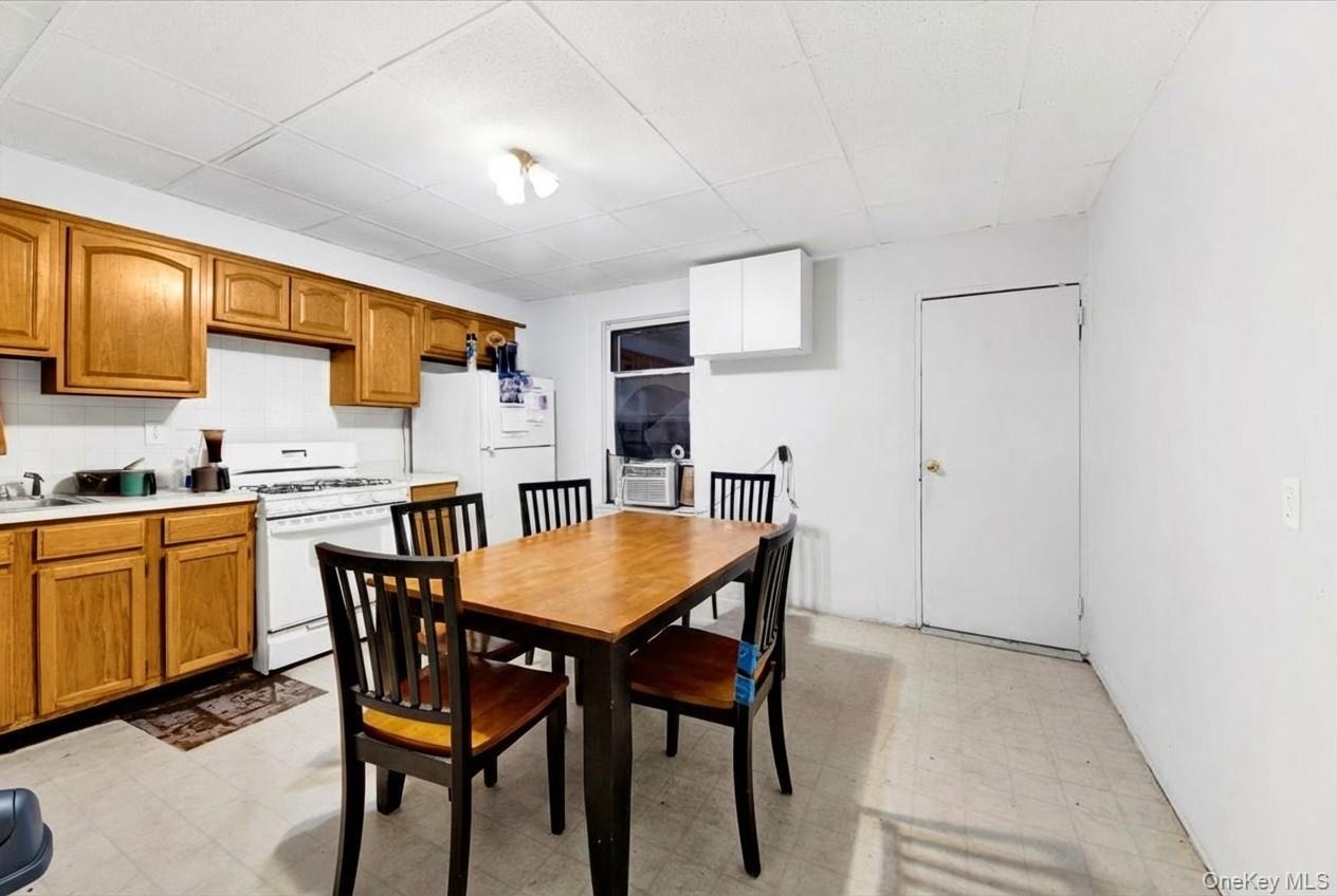 11 N 6th Avenue Property Photo 13