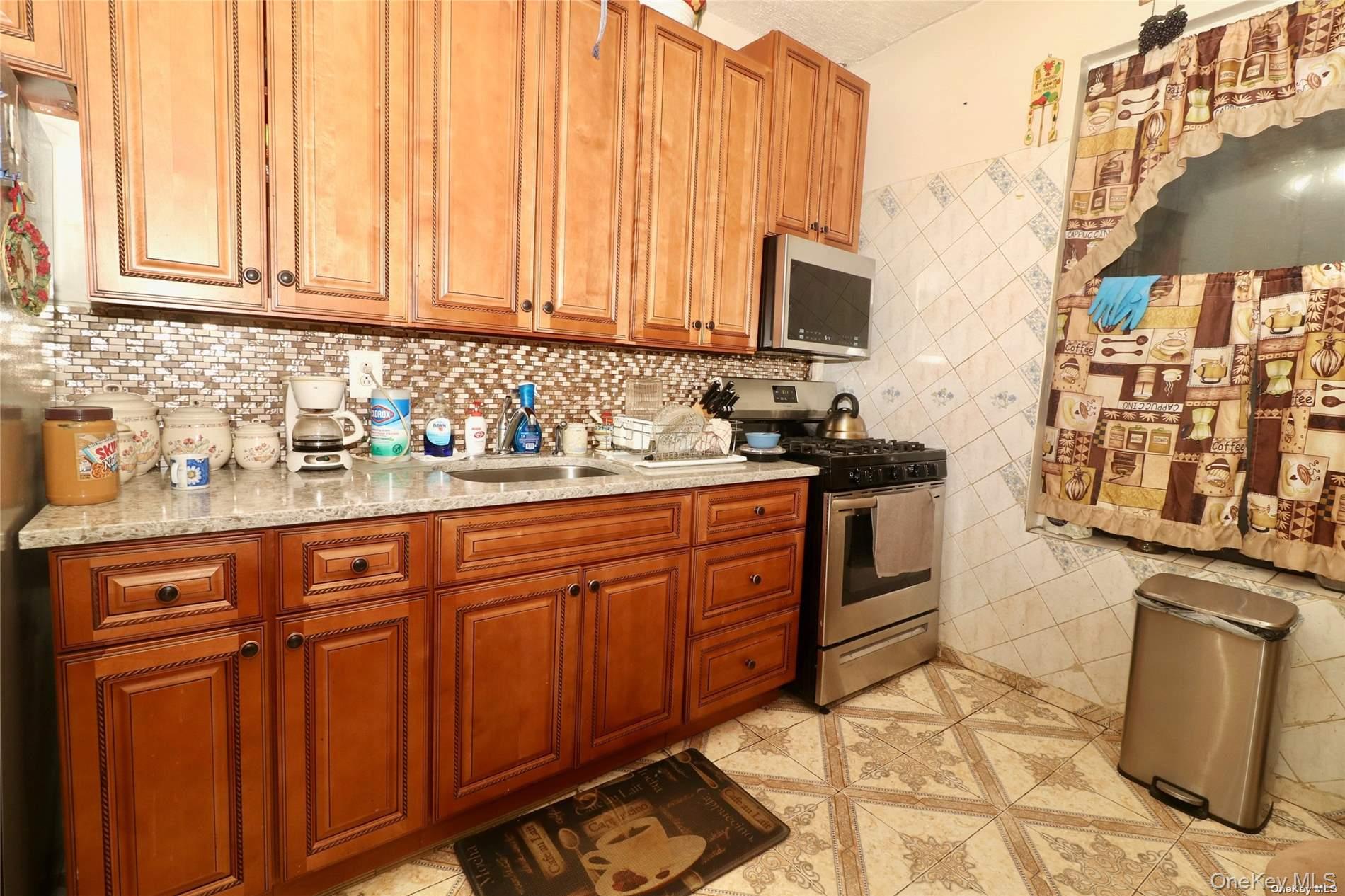 941 Jerome Avenue 6c Property Photo 3