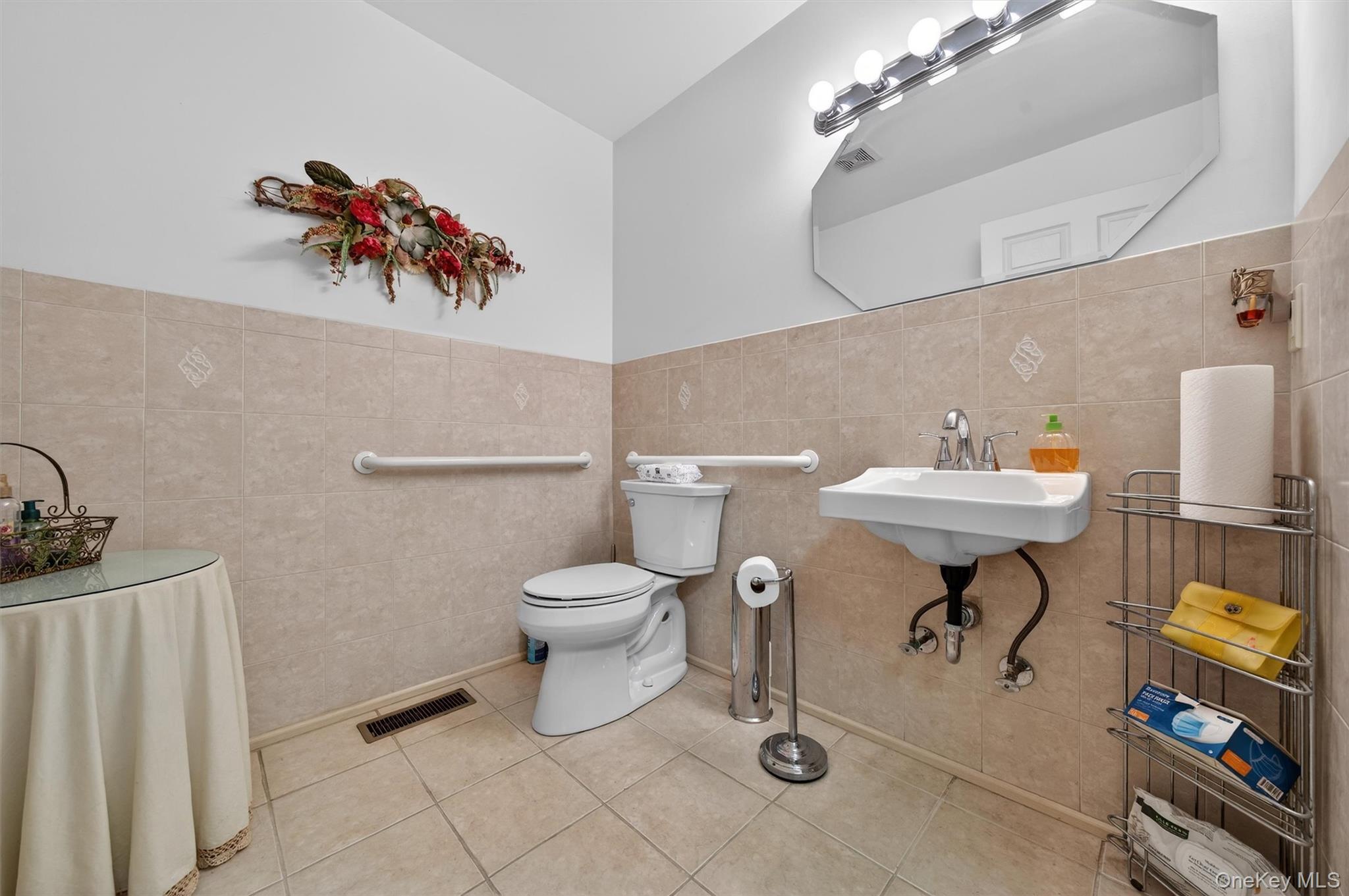 18 Scotchtown Avenue Property Photo 13