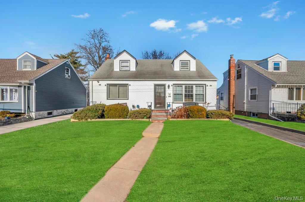 181 Martens Avenue Property Photo 1