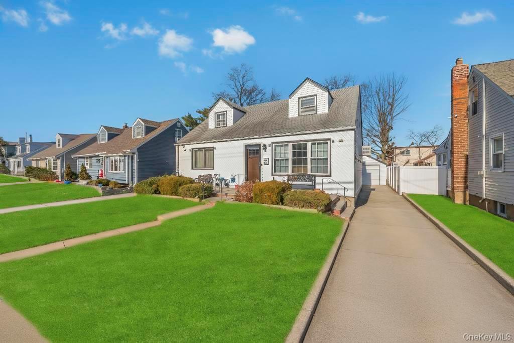181 Martens Avenue Property Photo 2