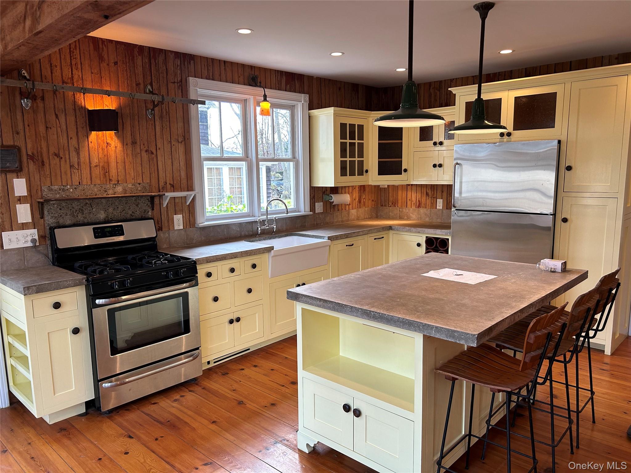 685 Orchard Street Property Photo 2