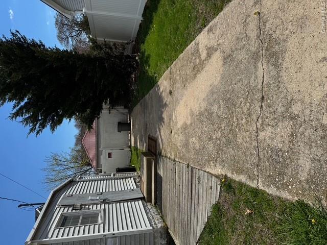 122 Manor Drive Property Photo 4